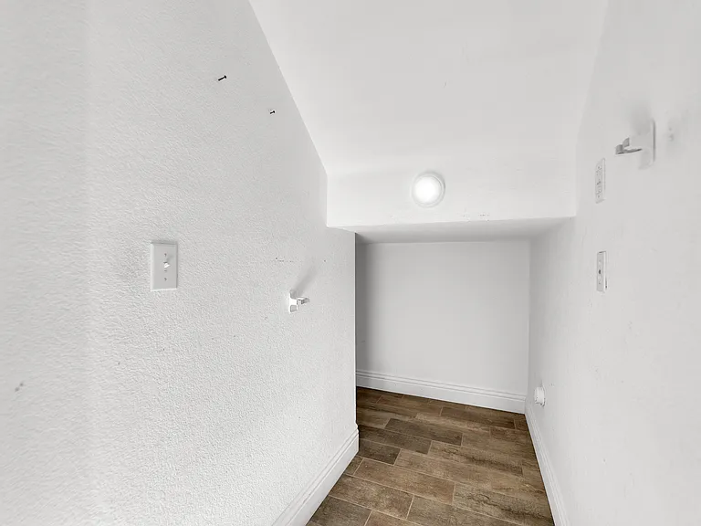 1913 Empoli Ct — Photo 18