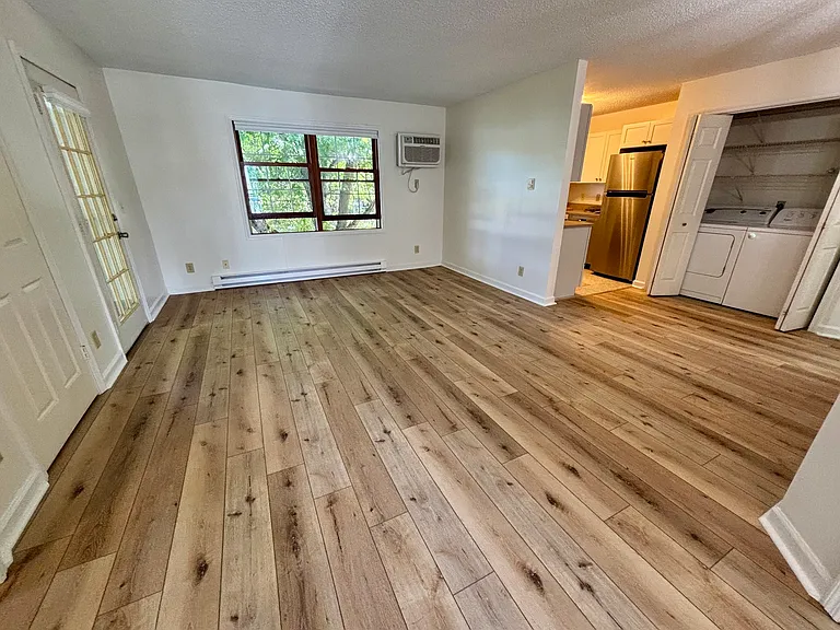 210 Urbandale Pkwy #210 — Photo 15