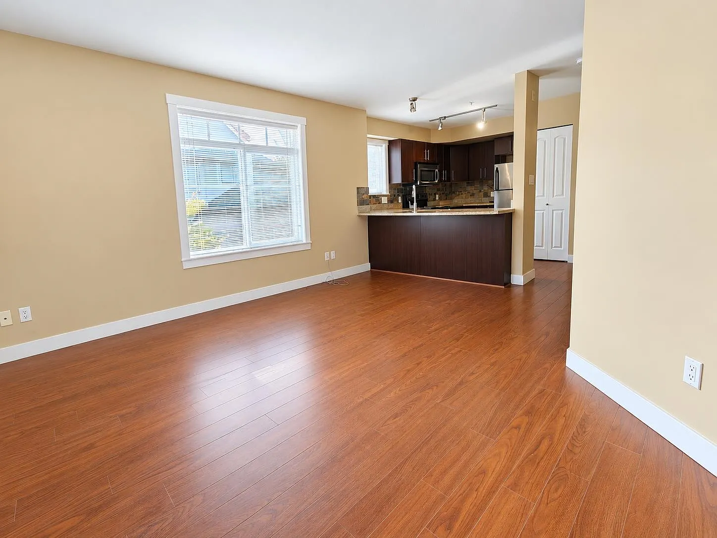 2 bed, 1100 sqft, $2,995 — Photo 4