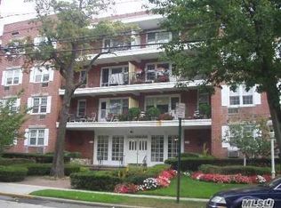 70 N Grove St APT 2M, Freeport, NY 11520
