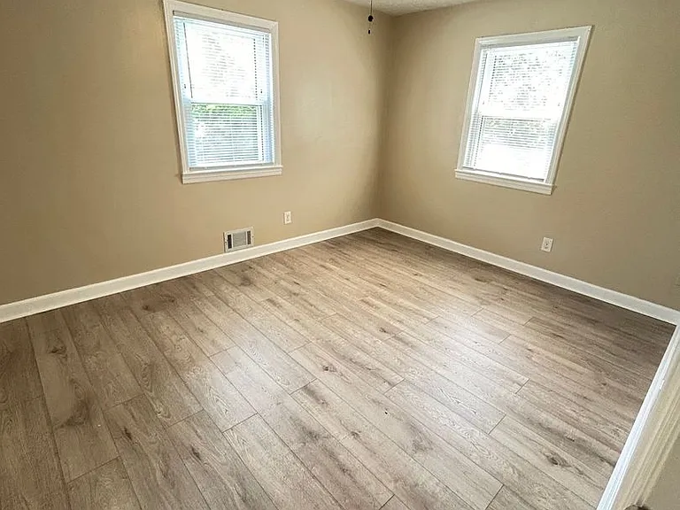 1031 E Leicester Ave — Photo 6