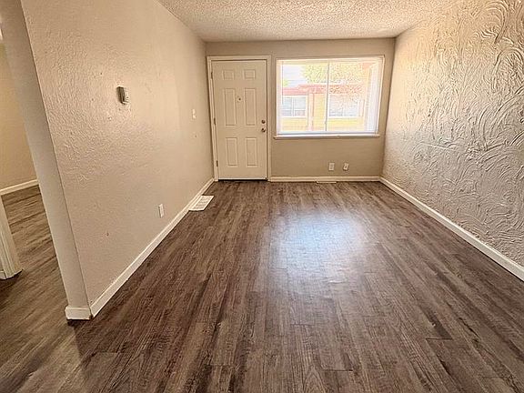 2nd image of 2200-2214 Dayton St #2200