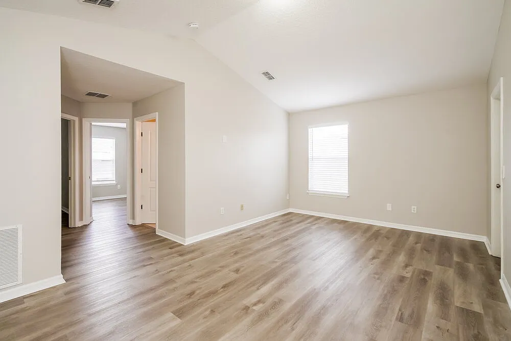 4 bed, 2.5 bath, 2287 sqft, $2,900 — Photo 4