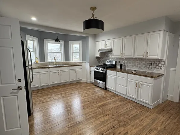 52 Harrison Ave APT 1, Taunton, MA 02780