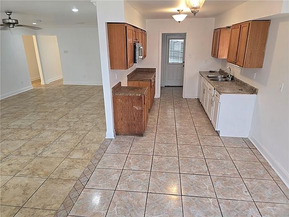 5th image of 8412 Fairfax Dr