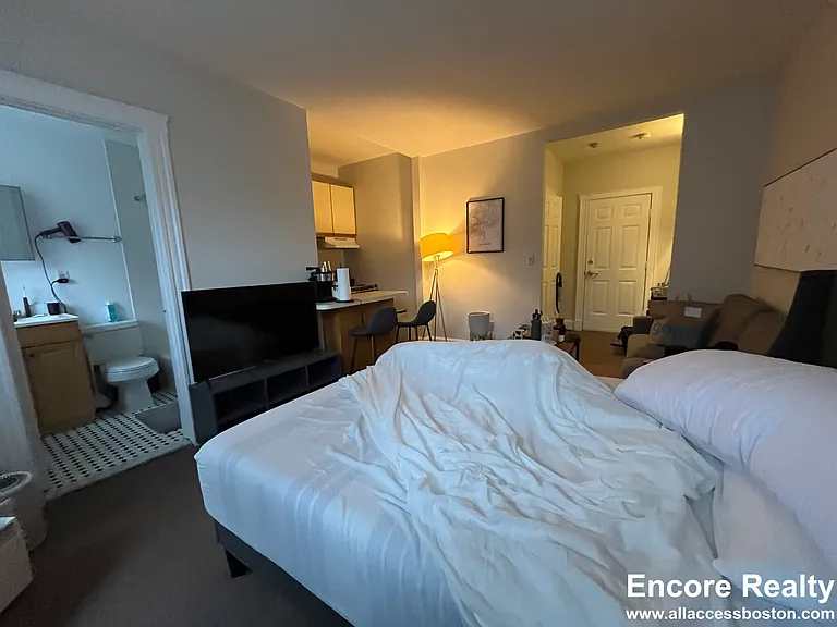 833 Beacon St #205 — Photo 5