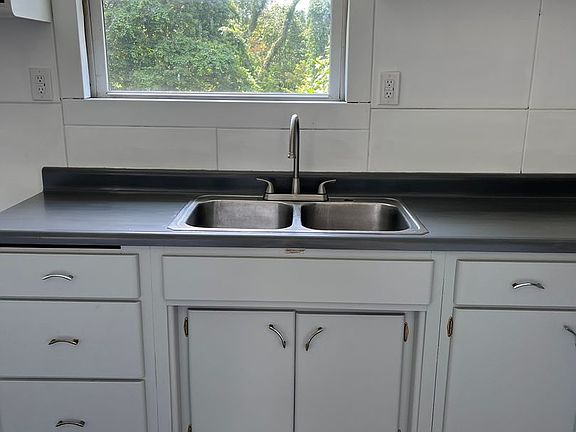 5th image of 826 Buena Vista Blvd