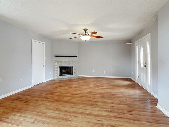 3rd image of 2120 Taft Park