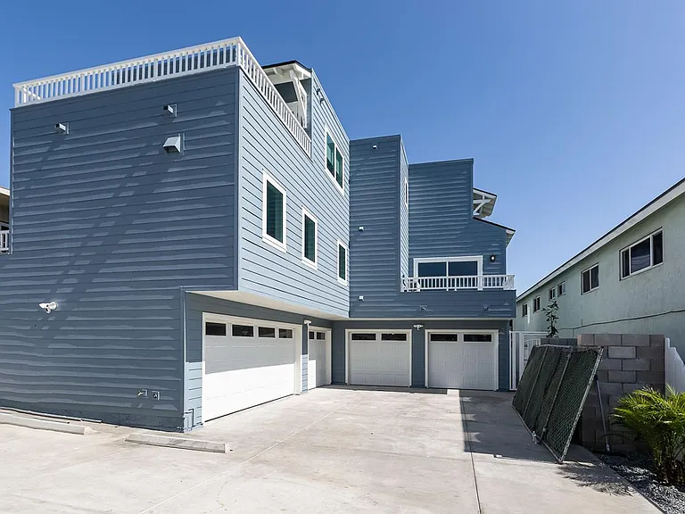 1438 Hornblend St — Photo 24