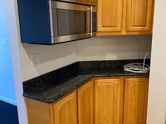 microwave/cabinets