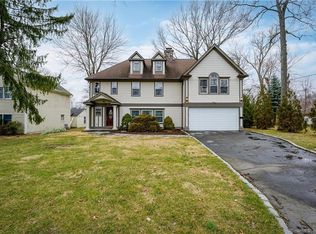 113 Soundview Ct, Stamford, CT 06902