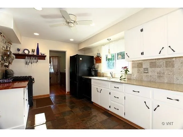 1037 Magnolia Ln photo 1