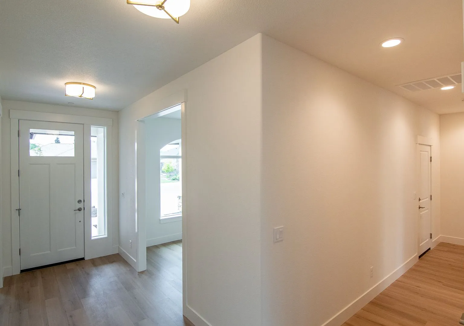 $500 Move In Special Off First Months Rent. — Photo 4