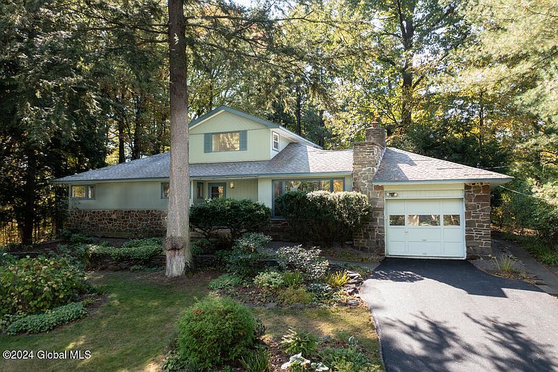 3rd image of 51 Westphal Drive
