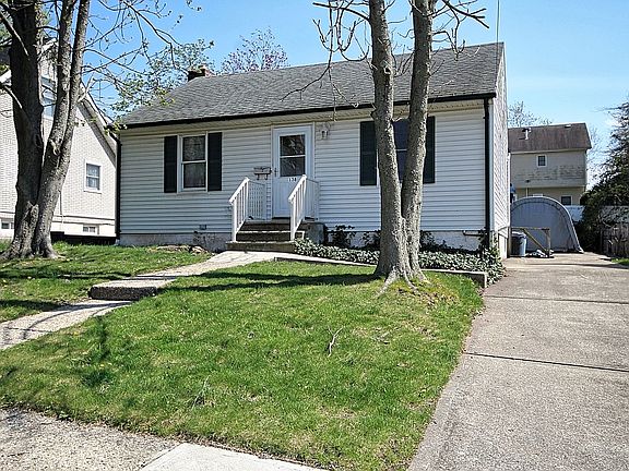2nd image of 138 Fairfield St