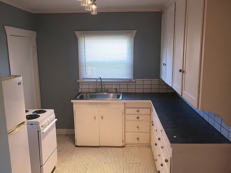 710 Monroe St #B — Photo 12
