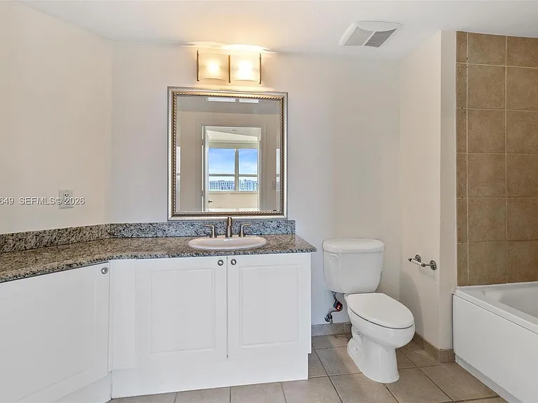 19501 W Country Club Dr #1009 — Photo 15