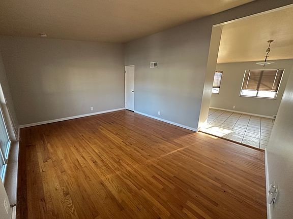 3rd image of 1090 Cheyenne Dr