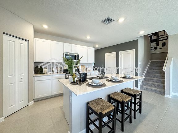 3rd image of 1591 Ellsworth Cir SW