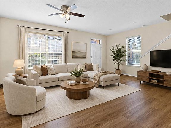 4th image of 220 Maplebrook Dr