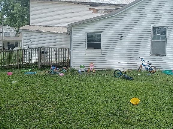 3rd image of 903 Woodward St