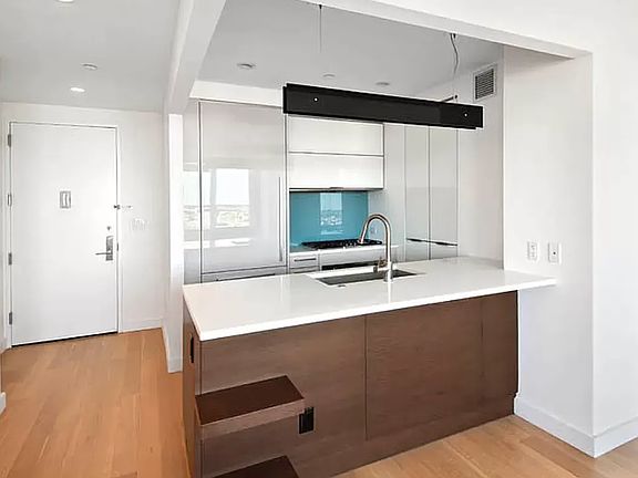 5th image of 22 N 6th St APT 14I
