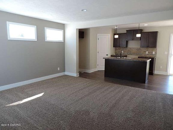 3rd image of 899 Ashlee Ct