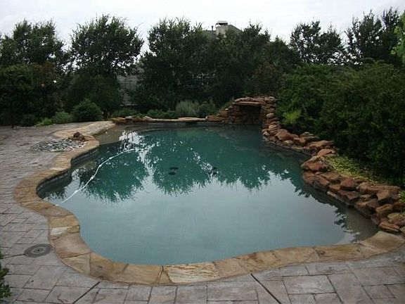 4th image of 2701 Mont Clair Dr