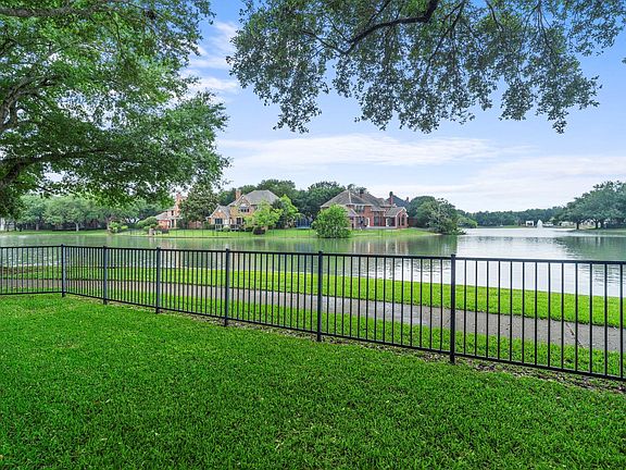 3rd image of 39 Rippling Creek Dr