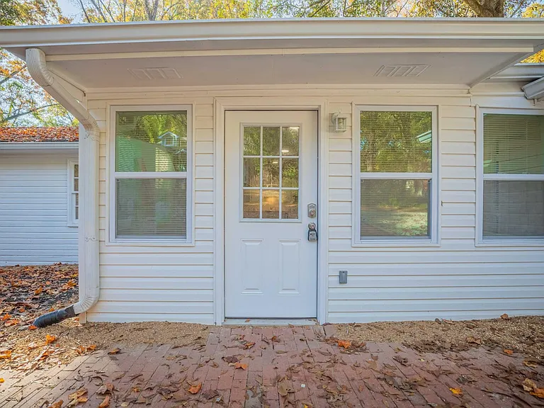 230 Habersham Dr — Photo 6