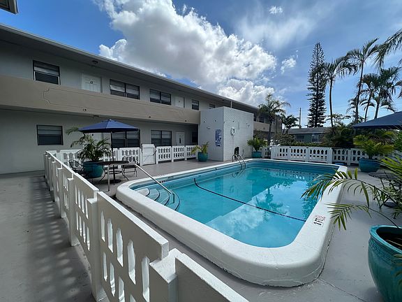 2nd image of 925 NW 30th Ct APT 10