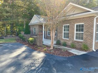 120 Valley Way Cir SE, Huntsville, AL 35802