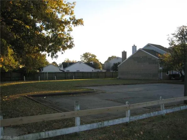 1320 76th St, Newport News, VA 23605