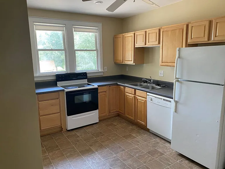 301 N Cedar St — Photo 5