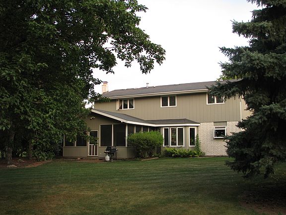 3rd image of 1412 Columbus Dr