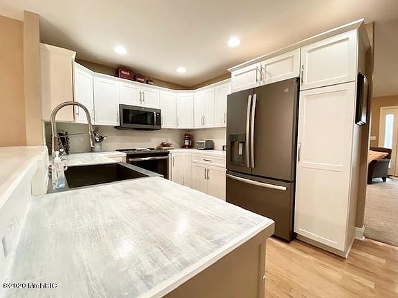 5th image of 7449 Whistlevale Dr SW