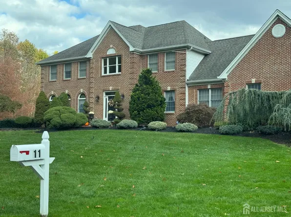 11 Windmill Ct, Plainsboro, NJ 08536