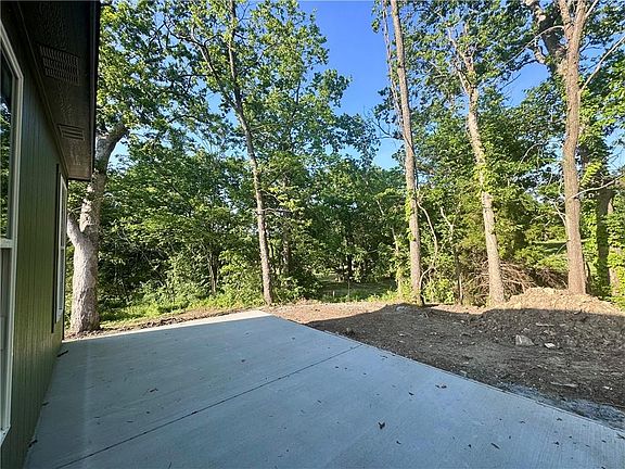 3rd image of 8479 Eagle Creek Dr