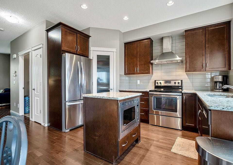 1st image of 162 W Cranford Park SE