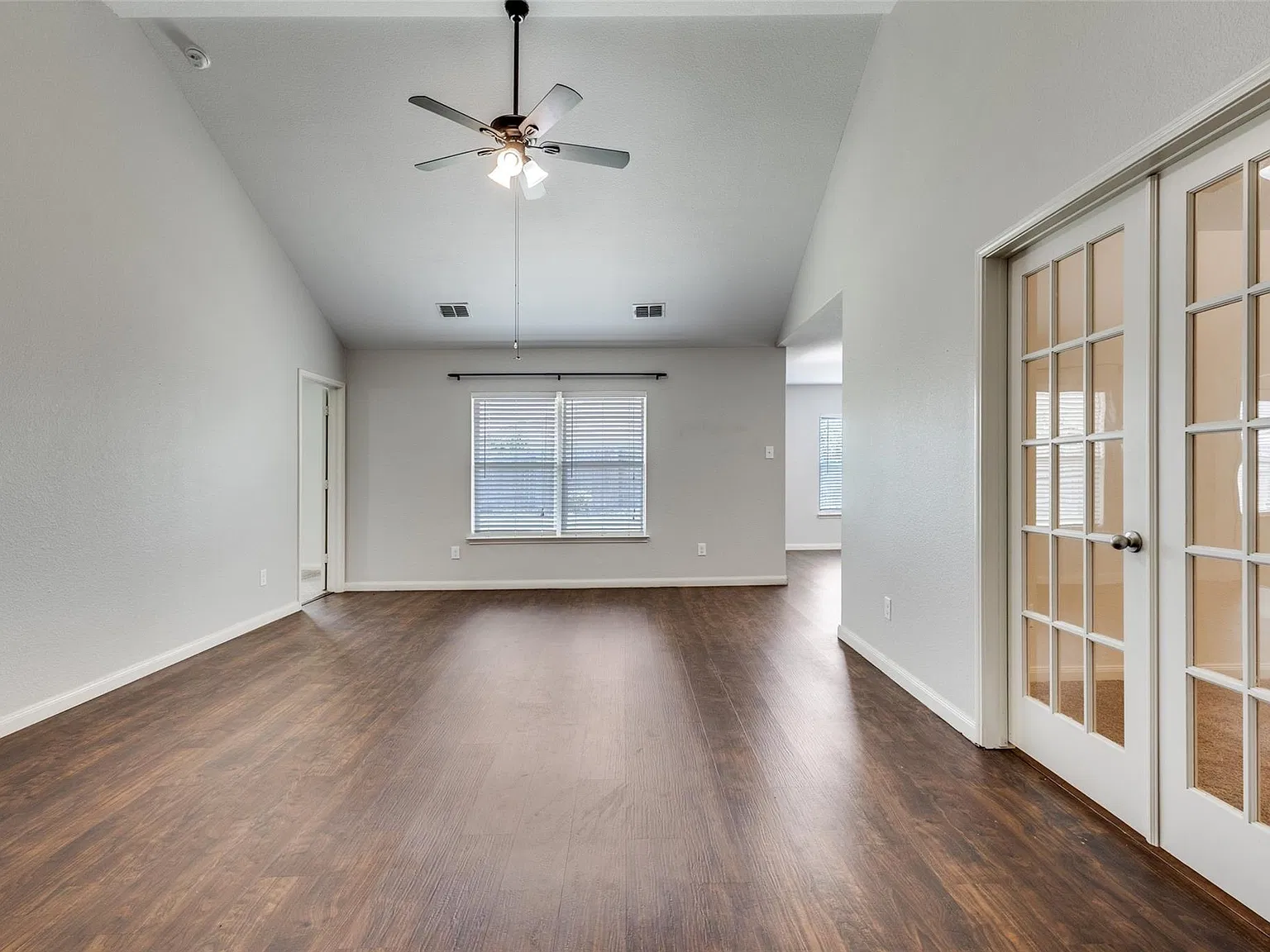 4 bed, 1656 sqft, $2,099 — Photo 4