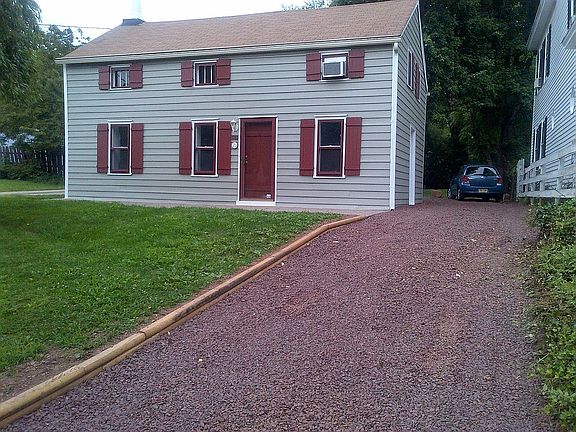 Drivewayto back yard