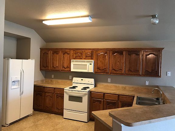 4th image of 2713 Mockingbird St