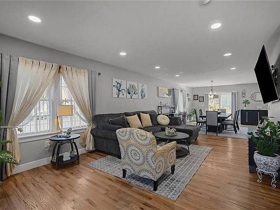 5th image of 88 Reservoir Ave