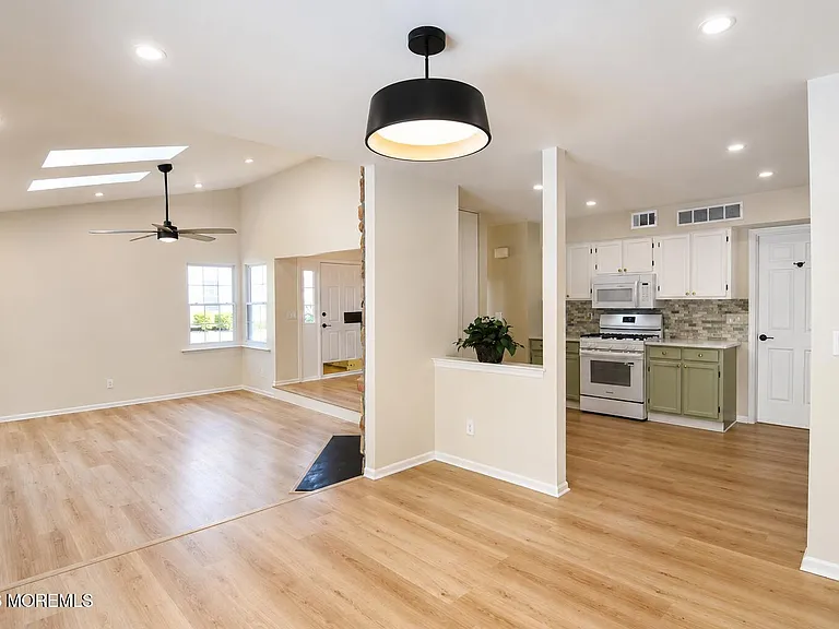 99 Oak Ln — Photo 29