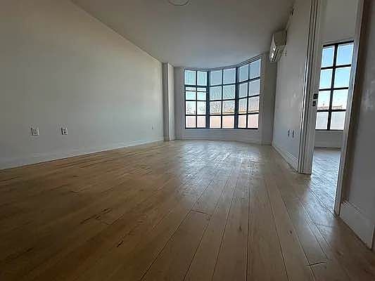 4th image of 564 Saint Johns Pl #604