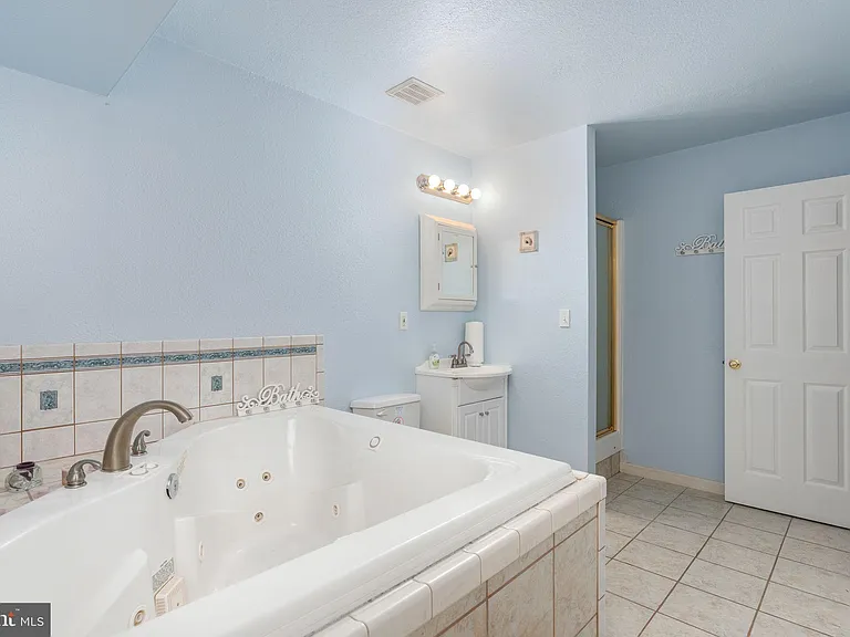 8009 Burrell Rd — Photo 35