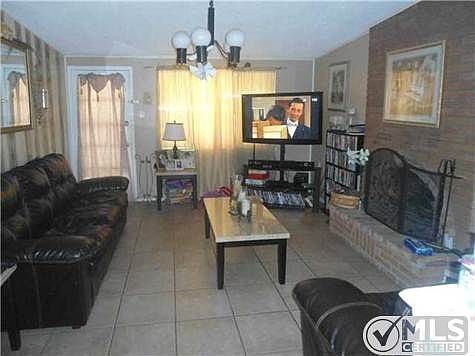 3rd image of 211 Belvidere St