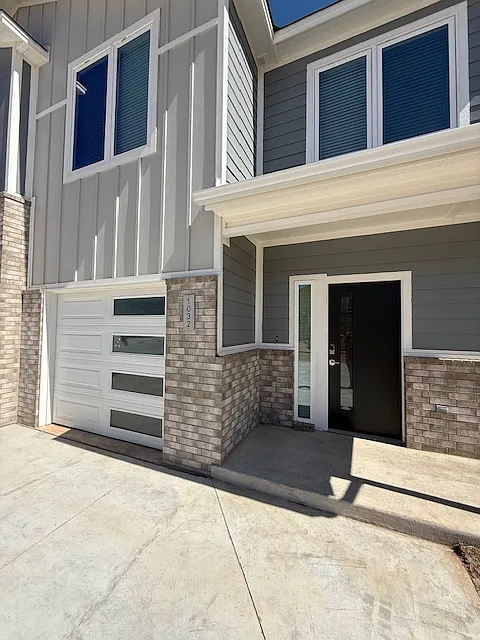 3 bed, 2.5 bath, 1700 sqft, $2,000 — Photo 2