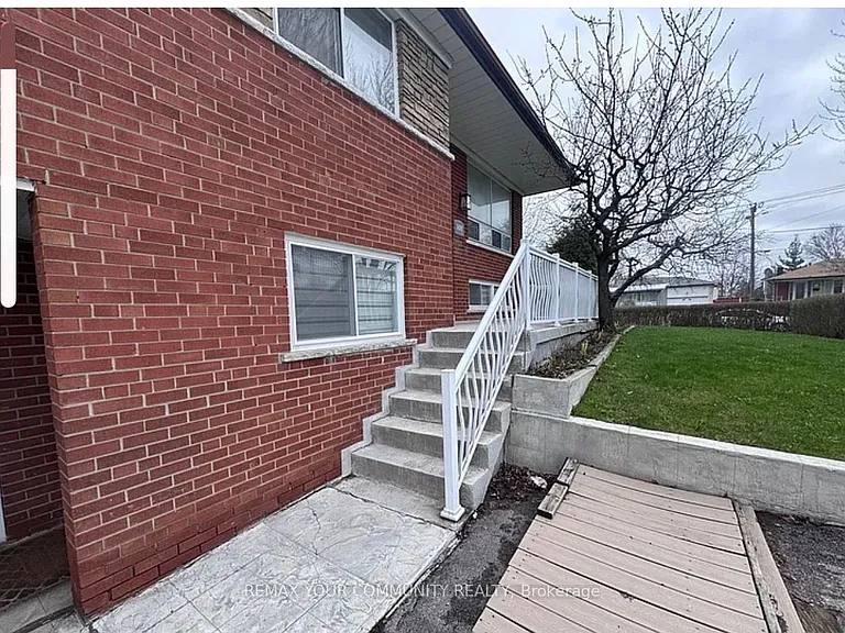 300 Driftwood Ave #UPPER — Photo 4