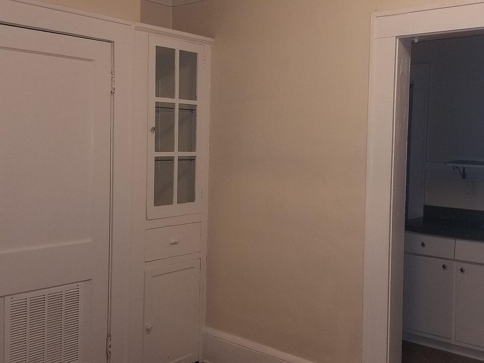 2nd image of 2884 College St